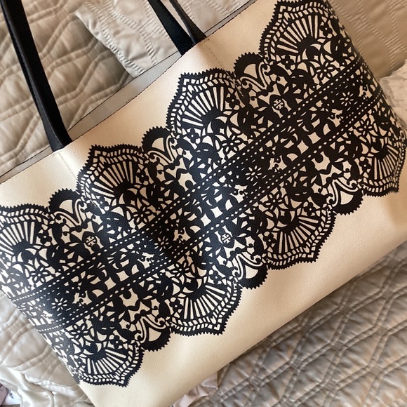 Tory Burch tote- Gorgeous! - Picture 11 of 11